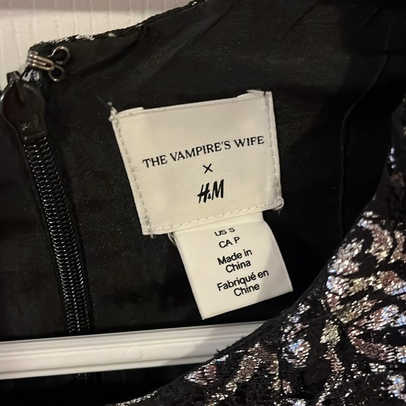 The Vampires Wife x HM Dress - Picture 3 of 3